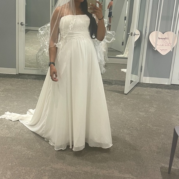 David’s Bridal Collection Chiffon A-Line Wedding Dress with Beads Style 9V9743 - Picture 5 of 11